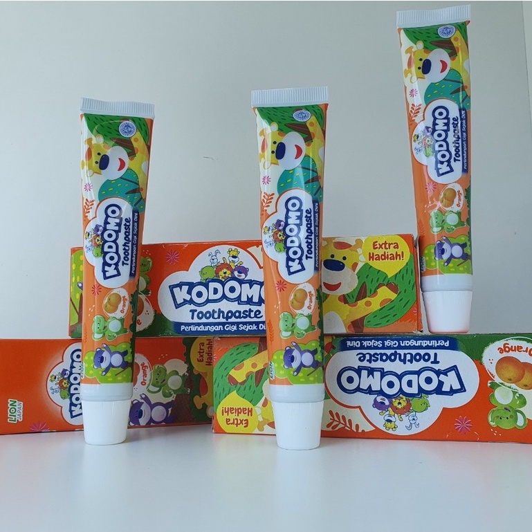 Kem Đánh Răng cho bé KODOMO Toothpaste 45g (hương cam/hương dâu)