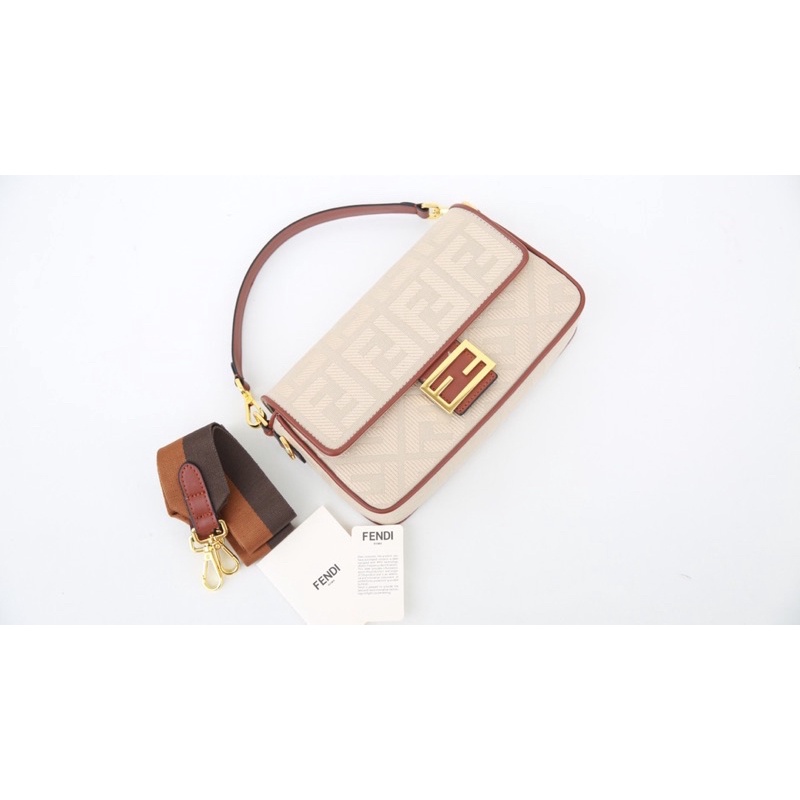 Túi W466-25 Fendi Baguette fullbox kèm khăn quai đẹp bản xịn quá mê luôn
