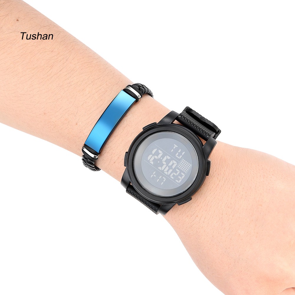 Bộ 2 món gồm đồng hồ điện tử chống thấm nước và vòng đeo tay thể thao cho nam | BigBuy360 - bigbuy360.vn