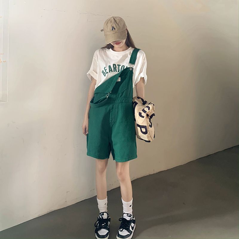 Quần yếm đùi màu xanh lá cây hot trend
