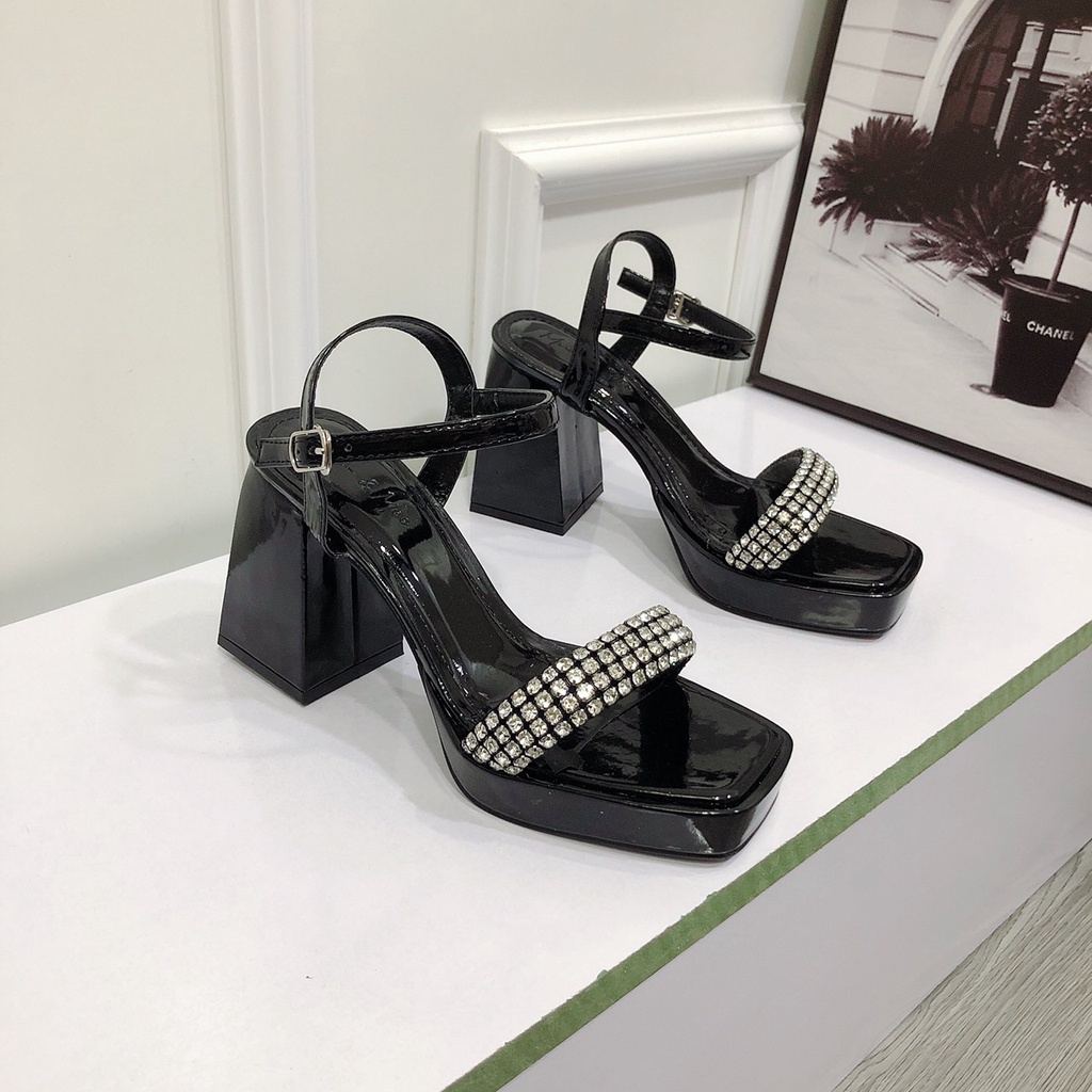 Sandal Cao Gót 9p Quai Xoàn Đá Siêu HOT Chất Da Bóng Mịn Đi Cực Êm Chân - 2 Màu Đen Trắng Chị Chảnh Store