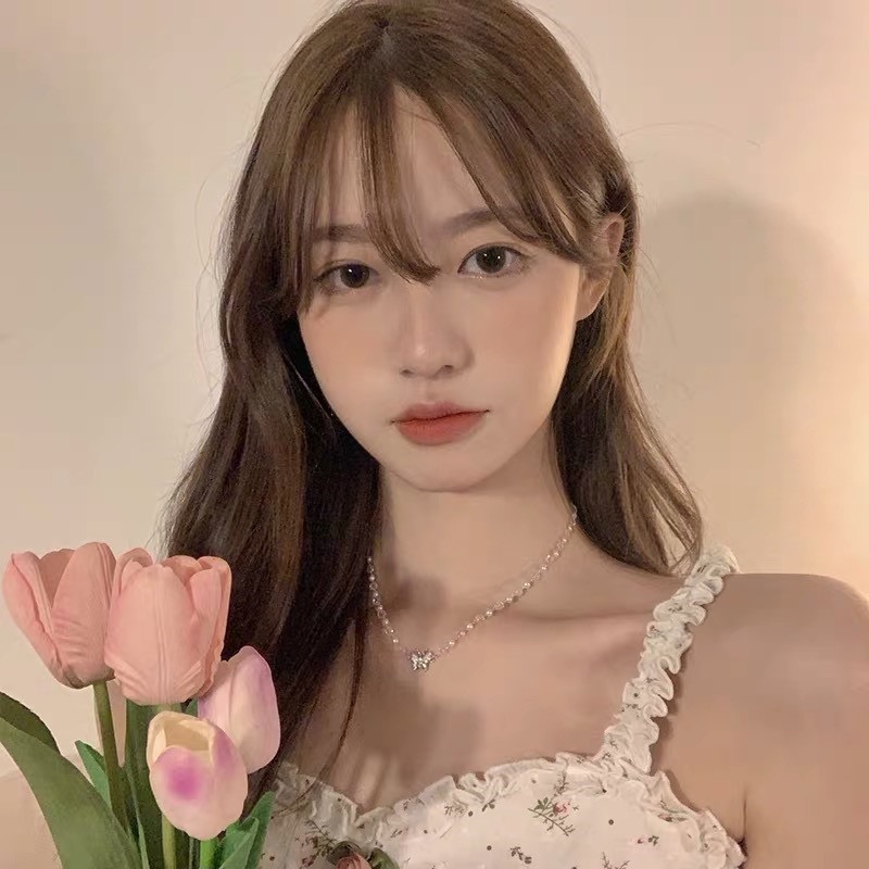 Vòng cổ mặt bướm đính đá pha lê và ngọc trai nhân tạo thanh lịch