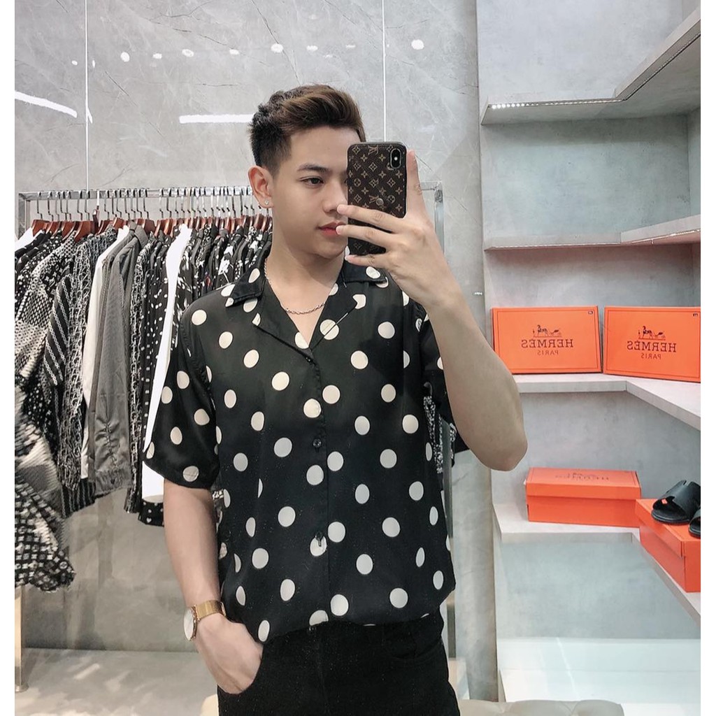 Áo sơ mi nam đen họa tiết chấm bi tròn, vải lụa thoáng mát, thấm hút, không nhăn, form suông | BigBuy360 - bigbuy360.vn