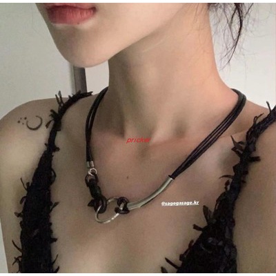 Choker dây da phối móc khoá cá tính