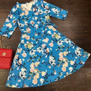 Đầm xoè cột nơ