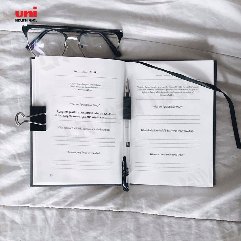 Bút bi gel UNI UM-151 Signo