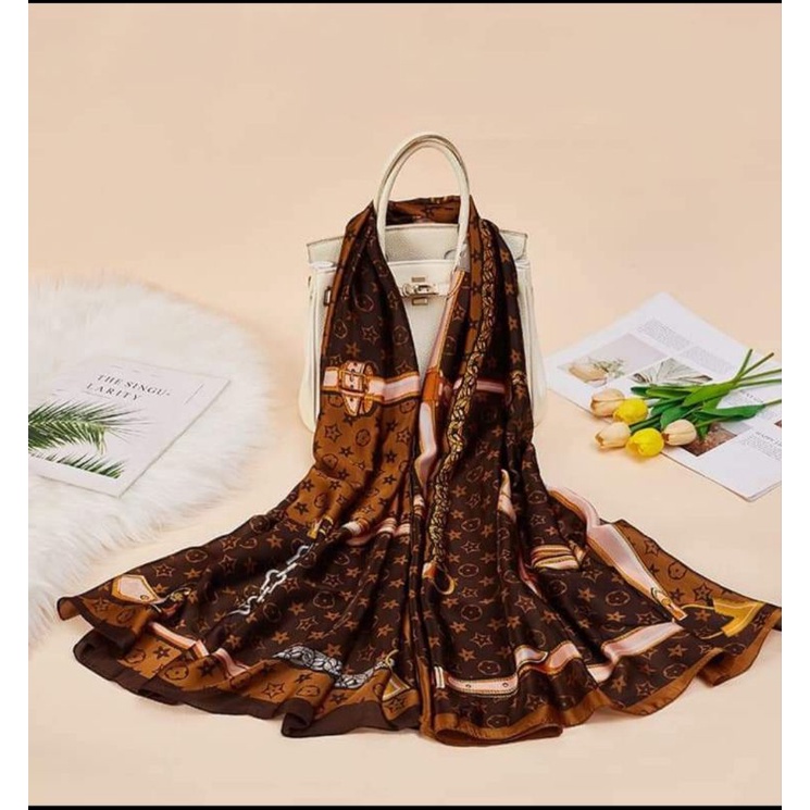 Khăn lụa hiệu LV
