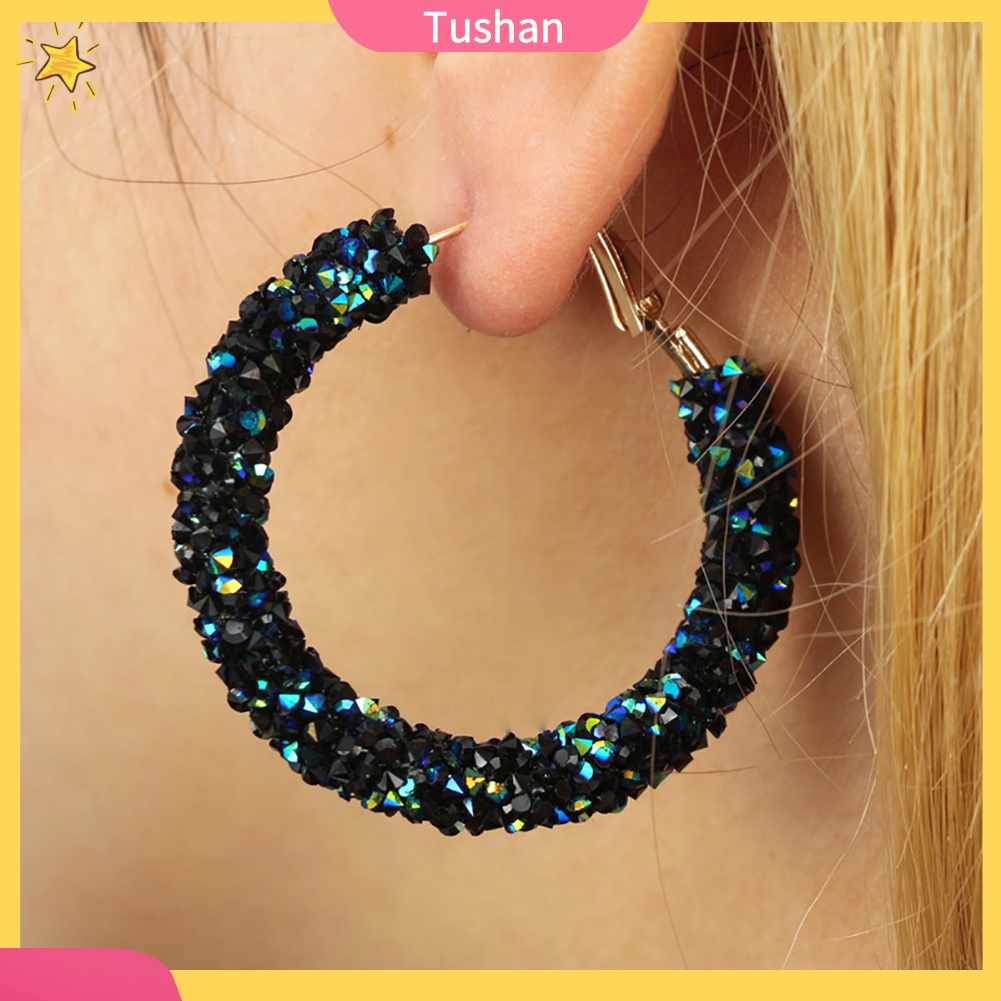 Khuyên tai dáng tròn phong cách thời trang tinh tế cho phái nữ