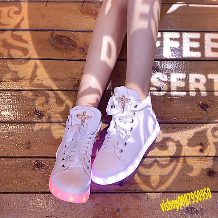 [MUVIK] GIÀY PHÁT SÁNG CAO CỔ CHỮ THẬP MÀU TRẮNG (KÈM VIDEO)