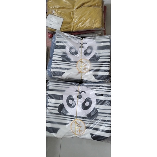 Set áo cotton in tràn thêu mặt gấu quần jean rách bé gái