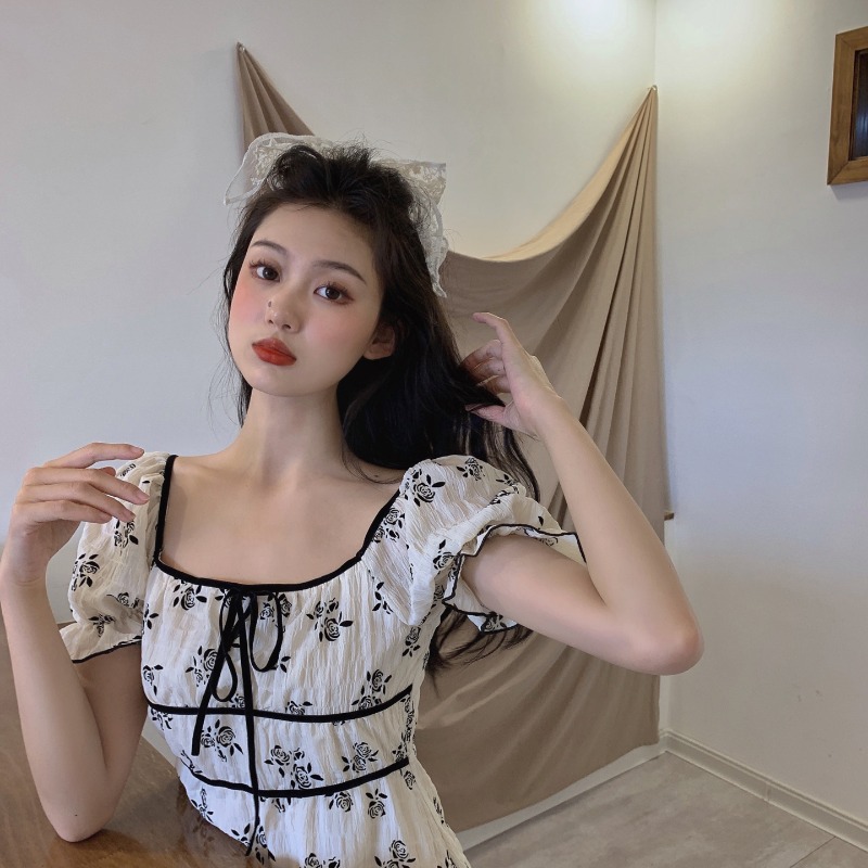 Đầm Cổ Vuông Hoạ Tiết Hoa Kiểu Dáng Trẻ Trung Xinh Xắn Kiểu Hàn Quốc | BigBuy360 - bigbuy360.vn