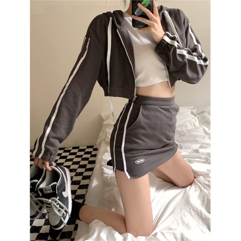 Set đồ COZOKC gồm áo thun tay dài và chân váy thời trang thể thao cho nữ