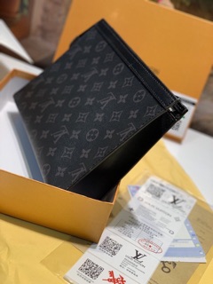 Clutch cầm tay lv