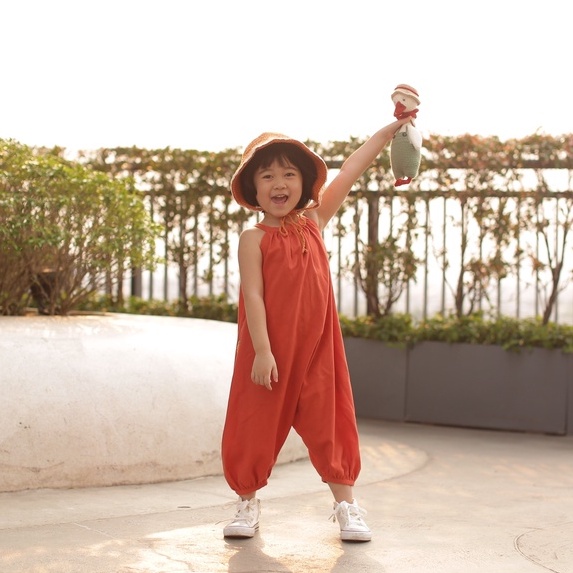 Quần yếm Pii cho bé gái, màu cam đính sticker thủ công Moon Ha Kids