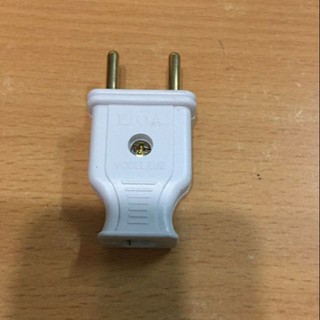 Phích cắm điện chính hãng LIOA chân tròn phi 4