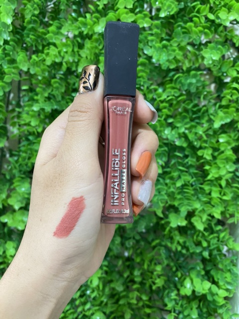 Sale mỹ - Son Kem Lì L'Oreal  Infallible Lip Pro Matte Gloss