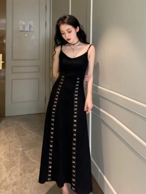 Set đầm đen ulzzang dài 2 dây xẻ tà móc thánh giá kim loại + áo croptop chùm đầu cá tính độc chất lạ