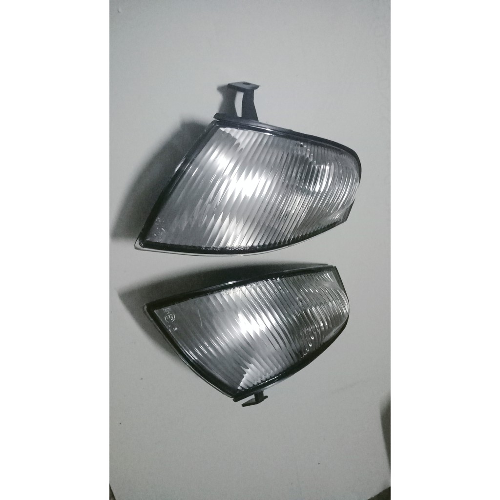 Đèn xi nhan Mazda 323 đời 1997-2000 -tặng vòng xoay hương hoa