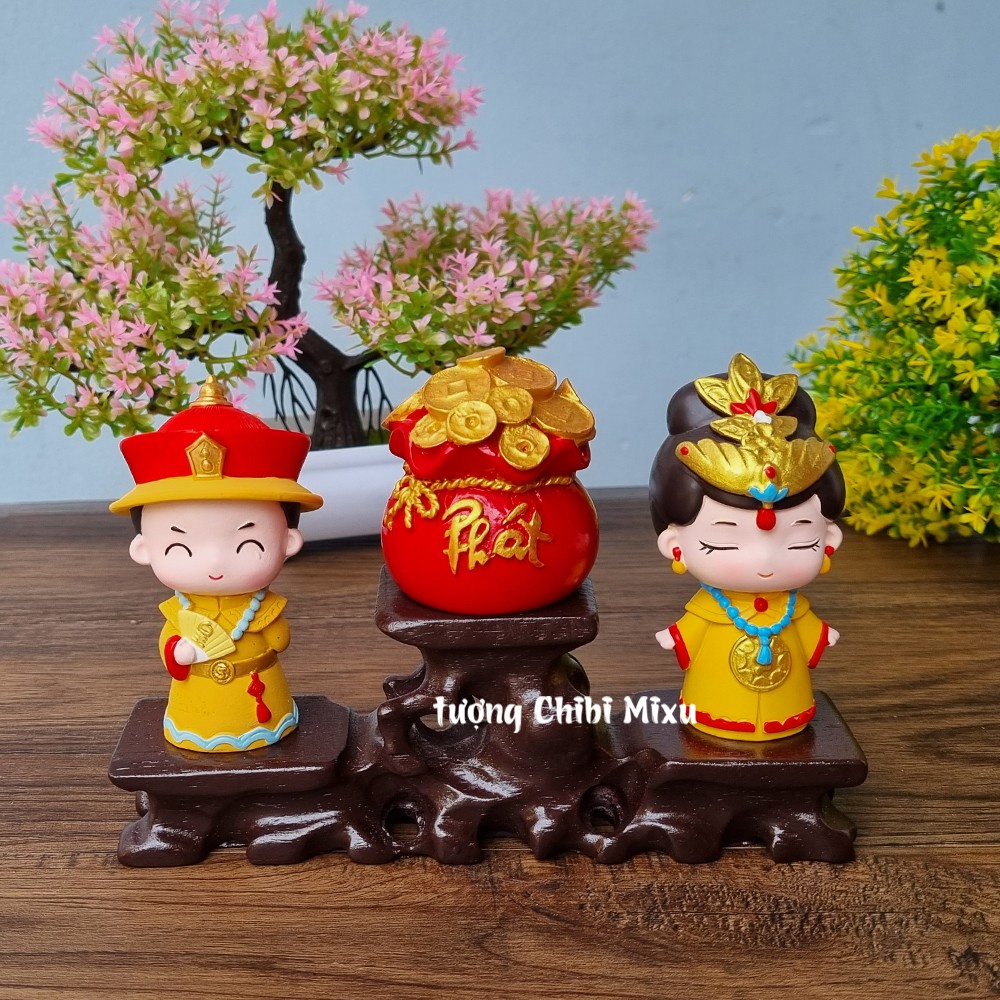 Bộ 02 tượng Vua Hậu chibi kèm túi chữ Phát và chân đế tam cấp vuông nhỏ