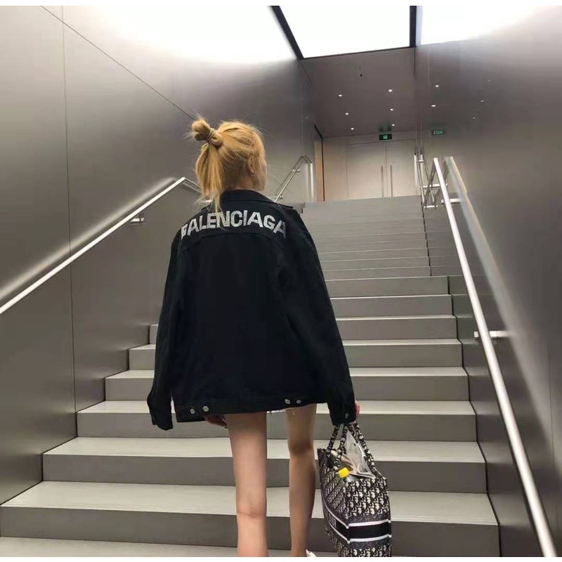 Áo khoác bò balen đính đá lưng