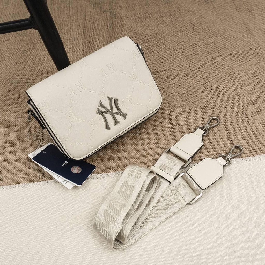 ✅  TÚI DA MLB MONOGRAM DIAMOND EMBO MINI CROSSBODY BAG NEW YORK YANKEES WHITE 3ACRS041N-50CRS | CHUẨN 1:1