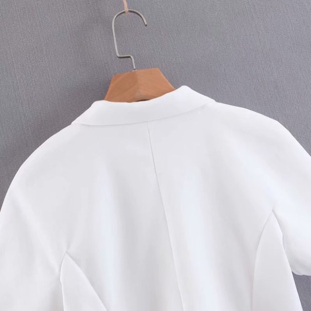 Áo croptop cổ vest Bella Hadid tqxk