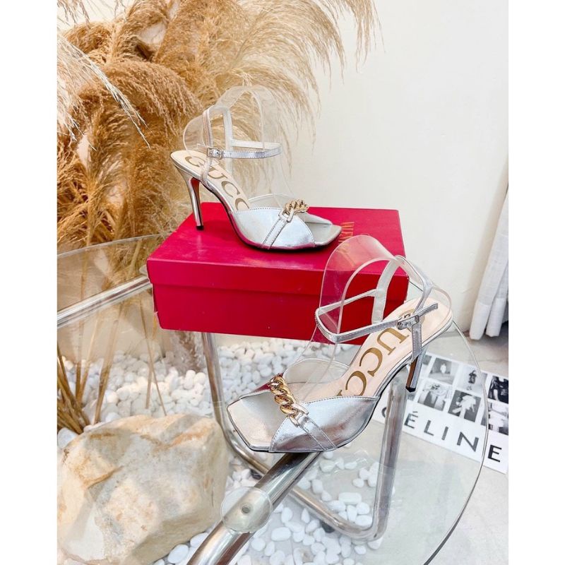 Cao gót quai hậu phối xích vàng - sang trọng