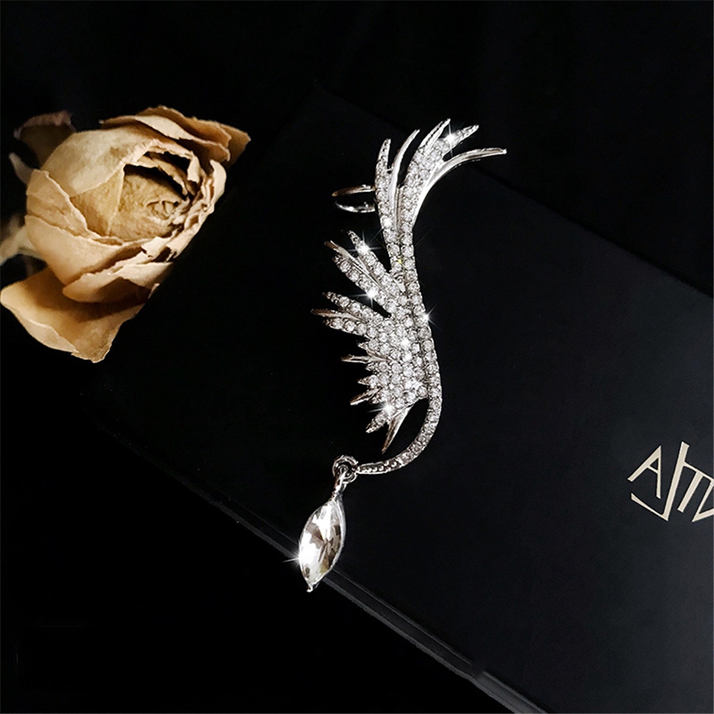 Đôi bông tai hình cánh thiên thần đính đá zircon sang trọng