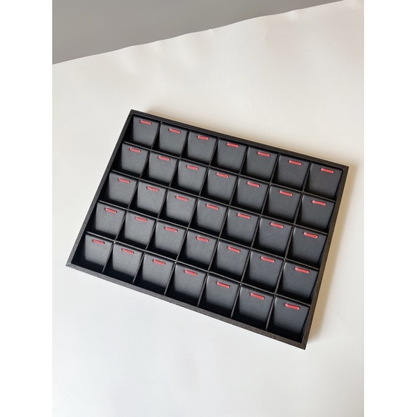 Khay trưng bày mặt dây chuyền da