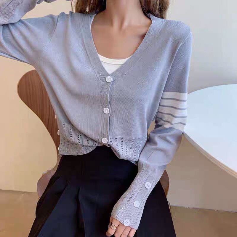 Áo cardigan len trơn kẻ ngang tay dài cài cúc cổ V dáng ngắn | BigBuy360 - bigbuy360.vn