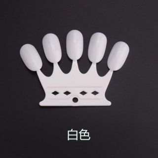 Móng mẫu vương miện