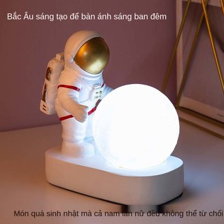 đồ trang trí ánh sáng mặt trăng nhà du hành vũ trụ tạo phòng khách máy tính để bàn phi gia đèn ngủ không phả