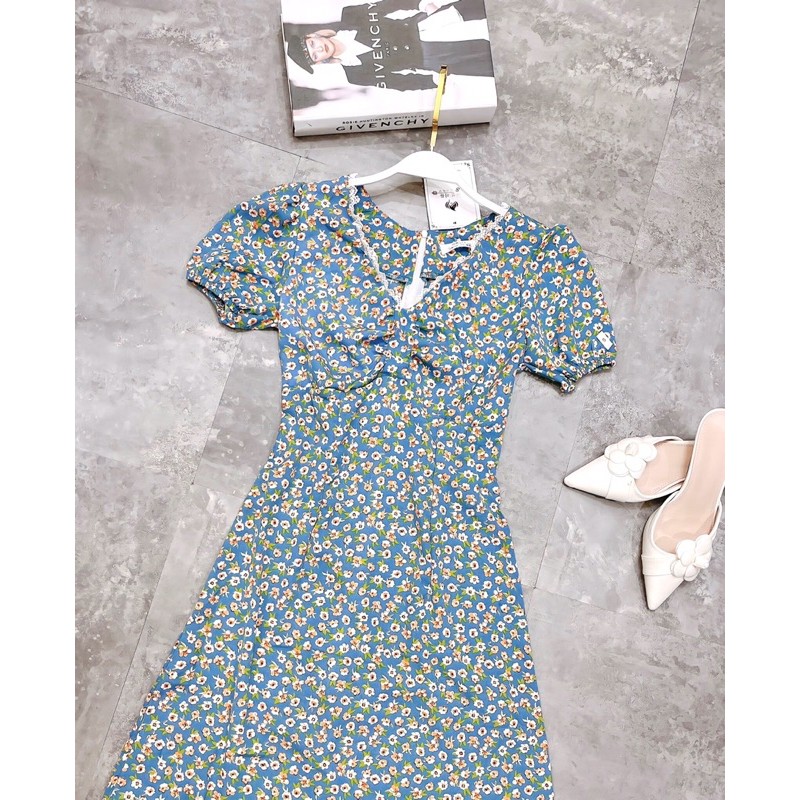 Váy hoa xanh cổ V pha ren | BigBuy360 - bigbuy360.vn