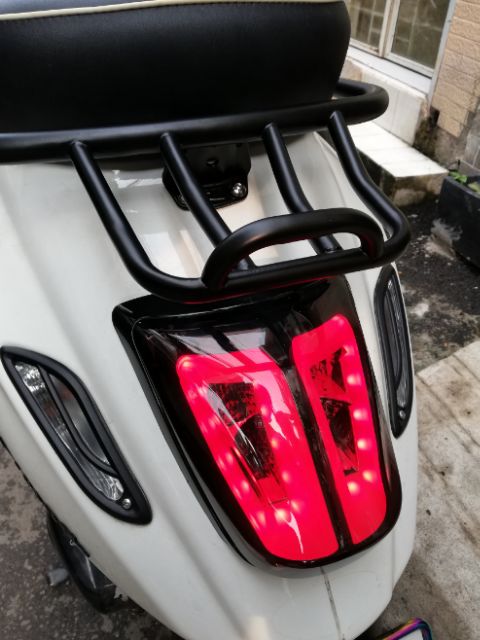 Ốp xi-nhan viền cho Vespa Sprint & Prima