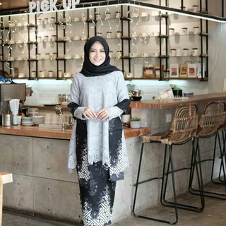 Bộ Đồ Tốt Nghiệp Gồm Khăn Choàng Cổ + Khăn Choàng Hiện Đại