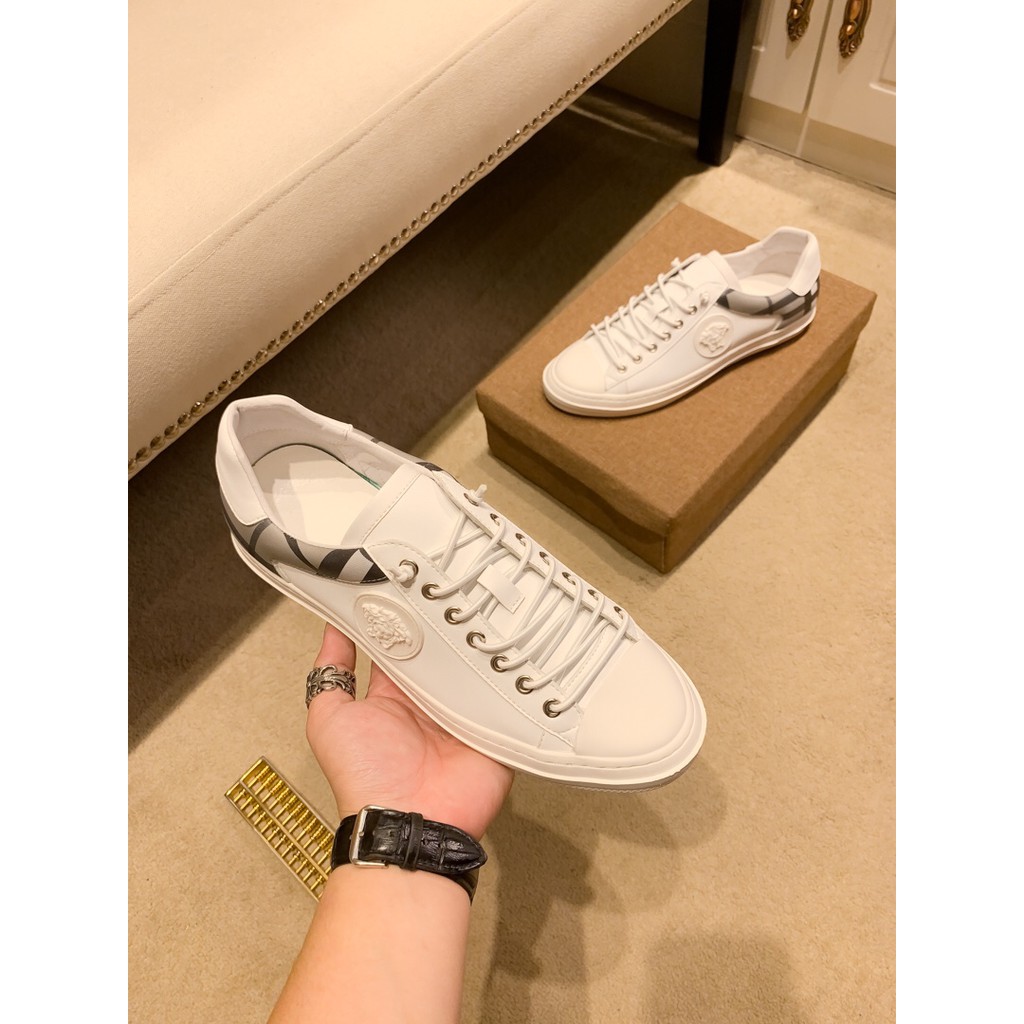 Giày sneakers nam da thật VERSACE thiết kế cổ điển, logo thương hiệu được in trên thân giày