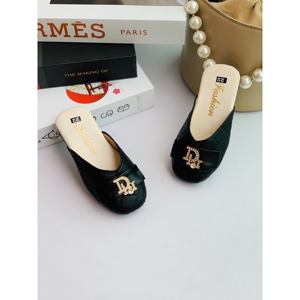 Sục bé gái gắn mác xinh