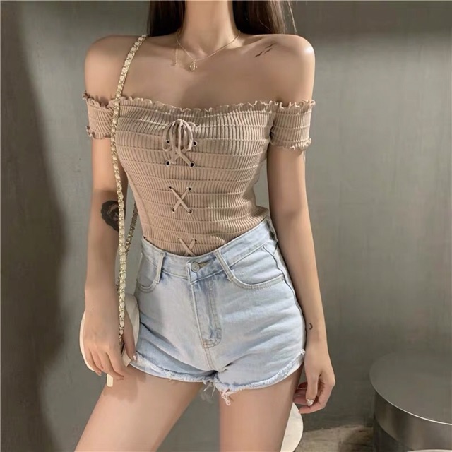 Áo trễ vai thun gân đan dây, chân váy hoạ tiết