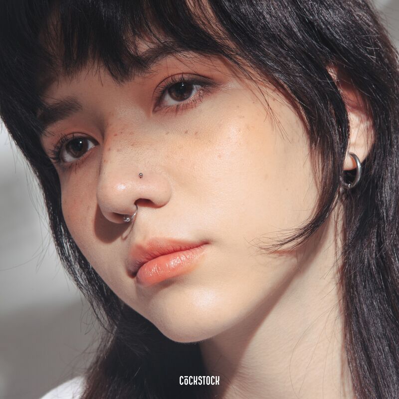 Khuyên mũi chữ L bi trơn cơ bản