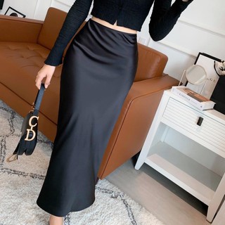 Chân váy midi đuôi cá dài qua gối chất liệu lụa satin trơn cao cấp màu đen kem LAVIEMCLOSET