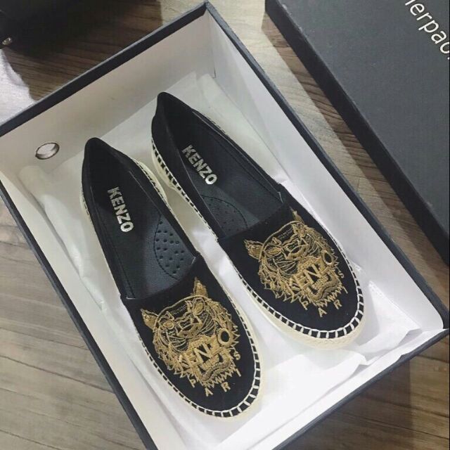 Giày slip on Kenzo viền cói .