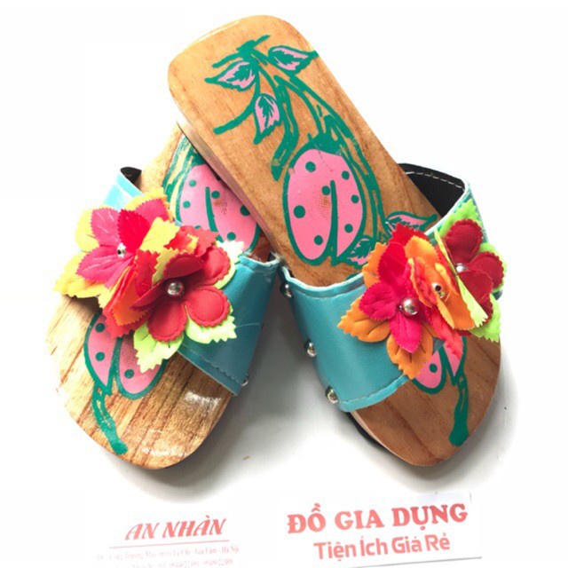 Guốc gỗ cho bé yêu
