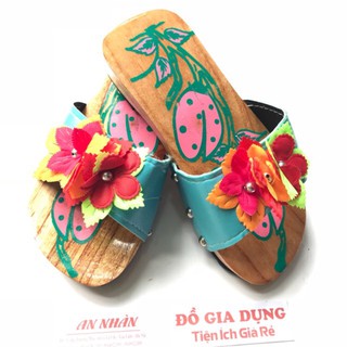 Guốc gỗ cho bé yêu