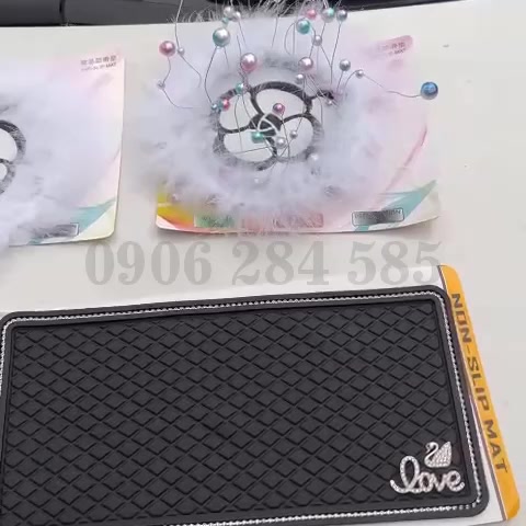 Các Mẫu Thảm Lót Lông, Ngọc Trai, Đính Đá Để Taplo Trang Trí Xe Hơi | BigBuy360 - bigbuy360.vn