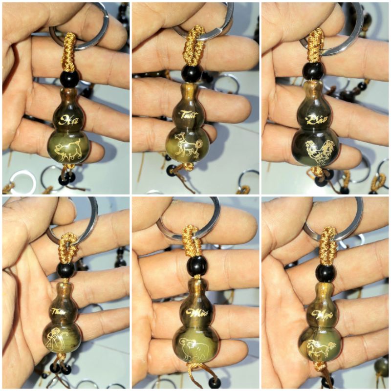 Một chiếc móc khóa hồ lô bằng đá hình 12 con giáp rất đẹp