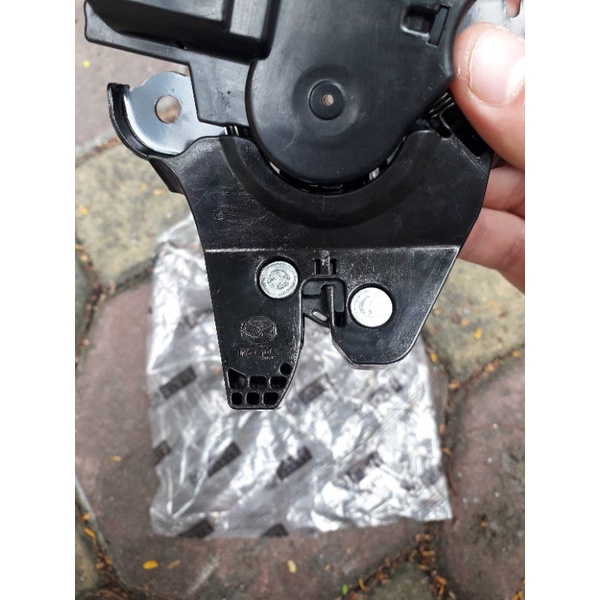 Khóa cốp sau Mazda3 , Mazda6