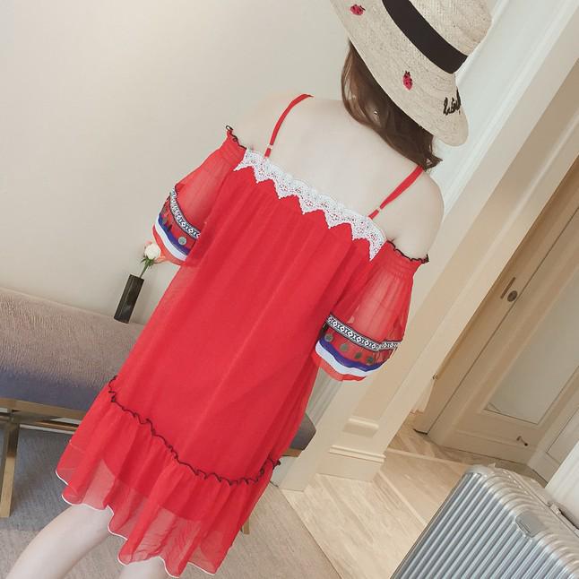 Đầm chiffon hở lưng cổ thuyền