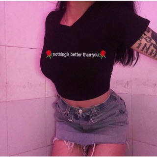 Áo croptop hoa hồng thêu