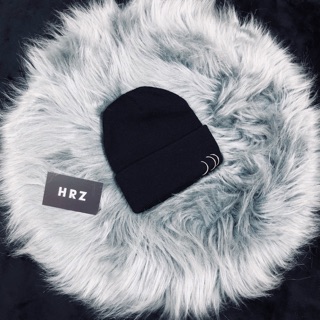 Mũ len beanie trơn đính khuyên (có thể tháo khuyên)