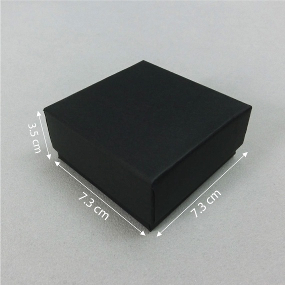 Sản phẩm gồm 10 hộp đựng trang sức size 7.5 giấy nhám màu đen cổ điển